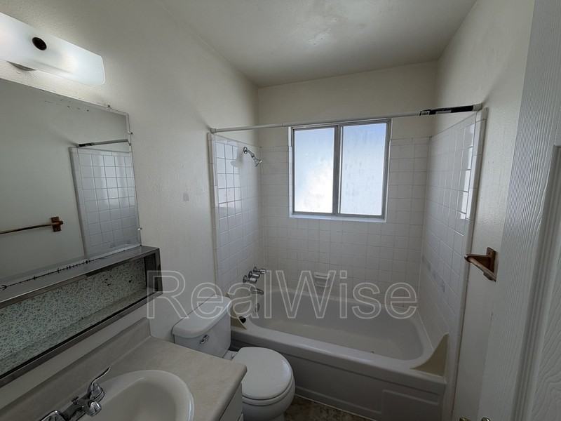 1120 Sw 5th St #A - Photo 5 of 14