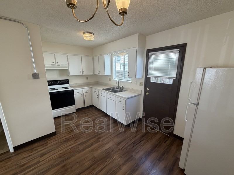 1120 Sw 5th St #A - Photo 3 of 14