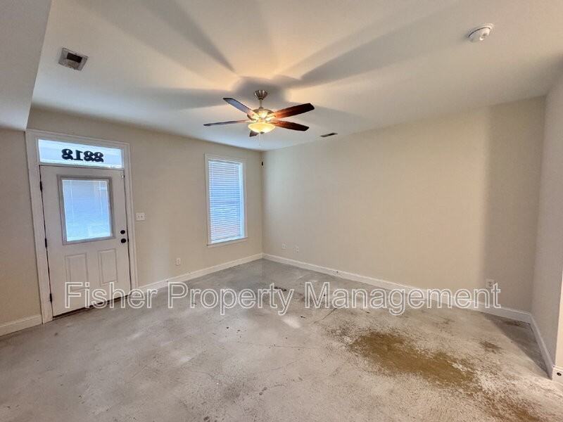 2212 Carrington St - Photo 3 of 31