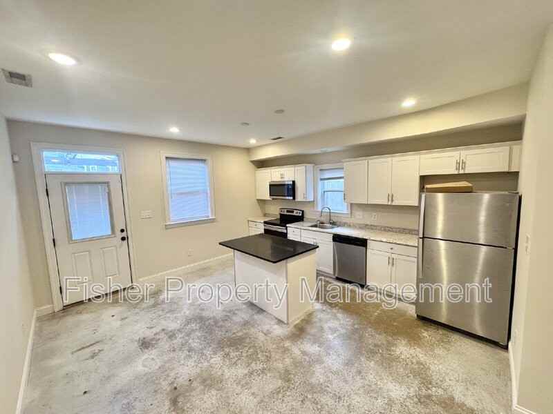 2212 Carrington St - Photo 6 of 31