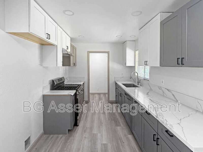 6524 Miles Ln - Photo 6 of 26