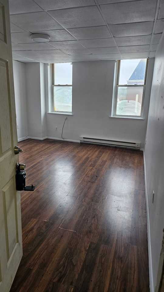 996 Jefferson Avenue - Photo 3 of 9
