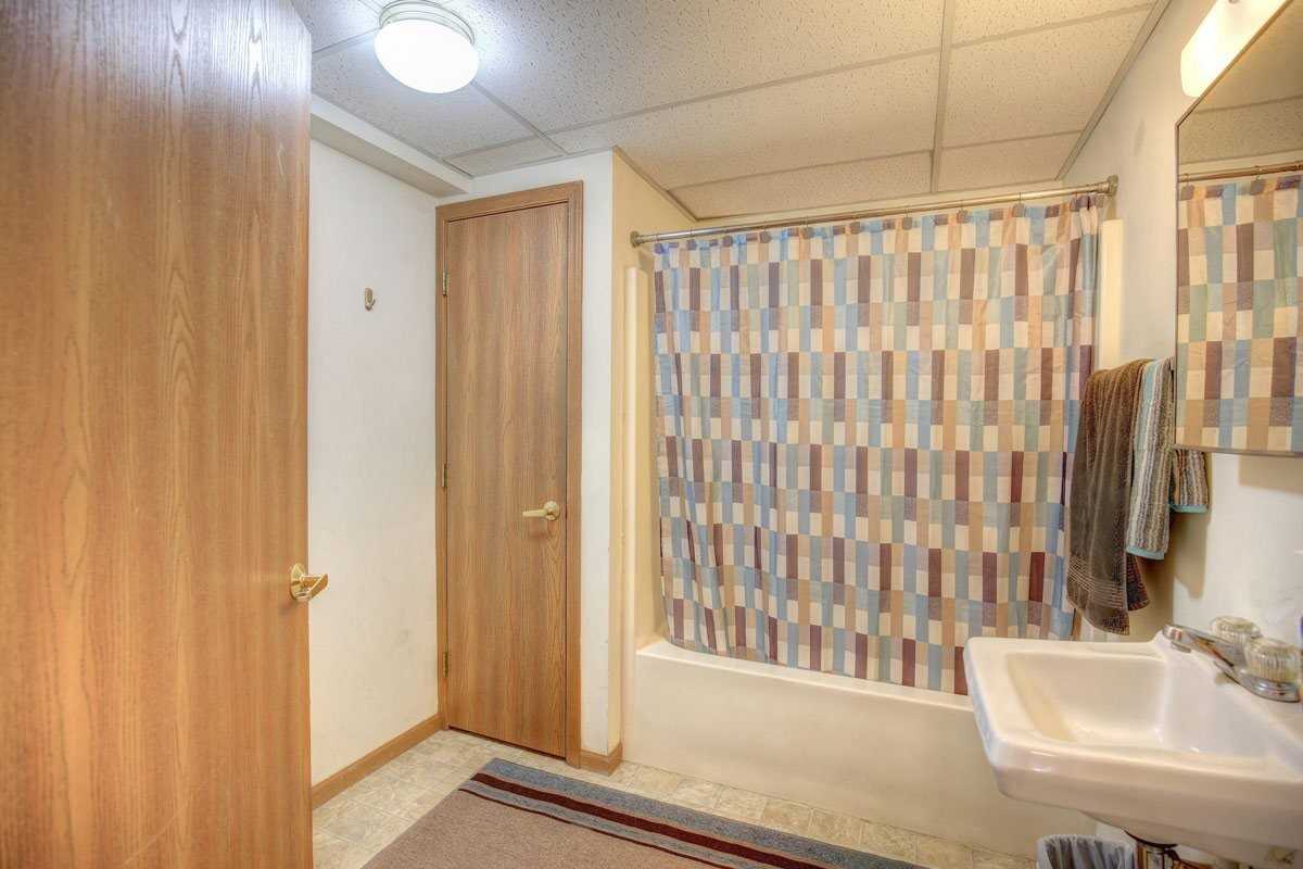 1007 S Locust - Photo 6 of 50