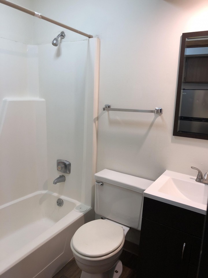 312 E White - Photo 2 of 10