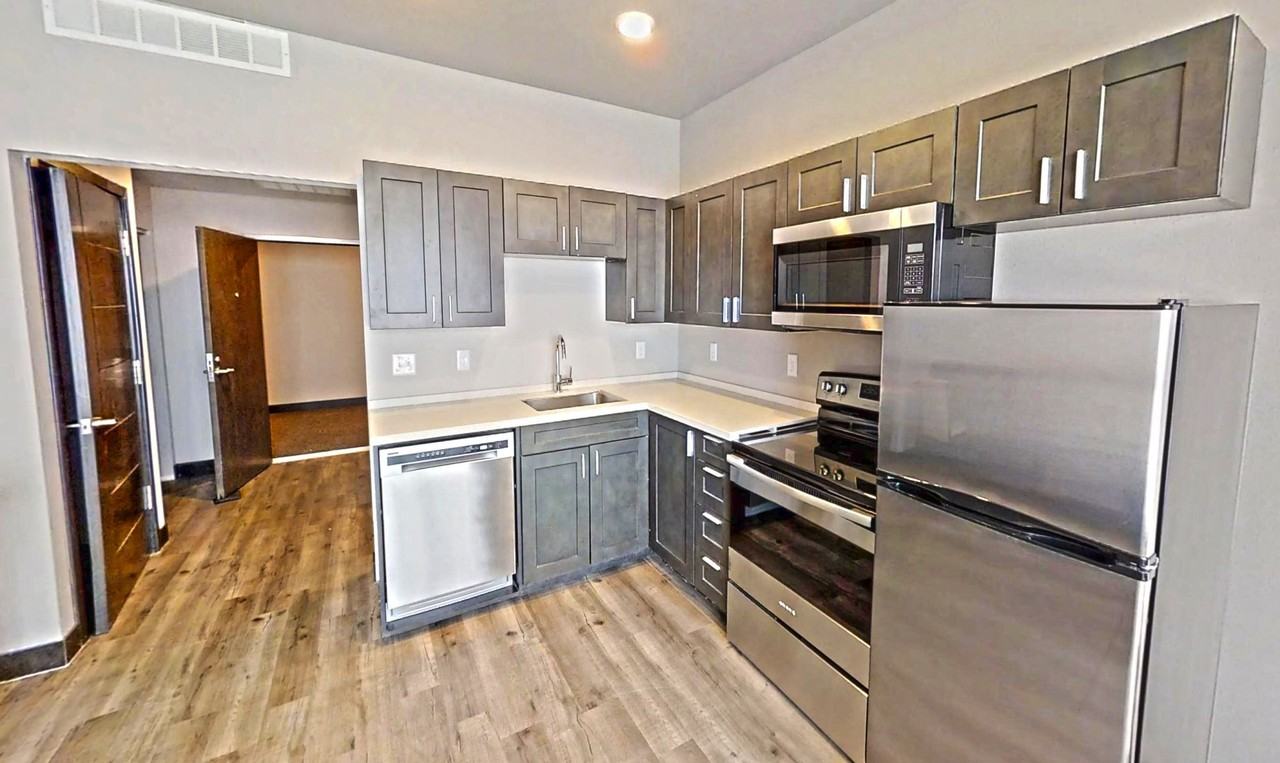 209 E University Ave - Photo 4 of 50