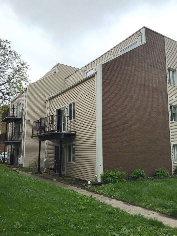 211 E Clark - Photo 2 of 44