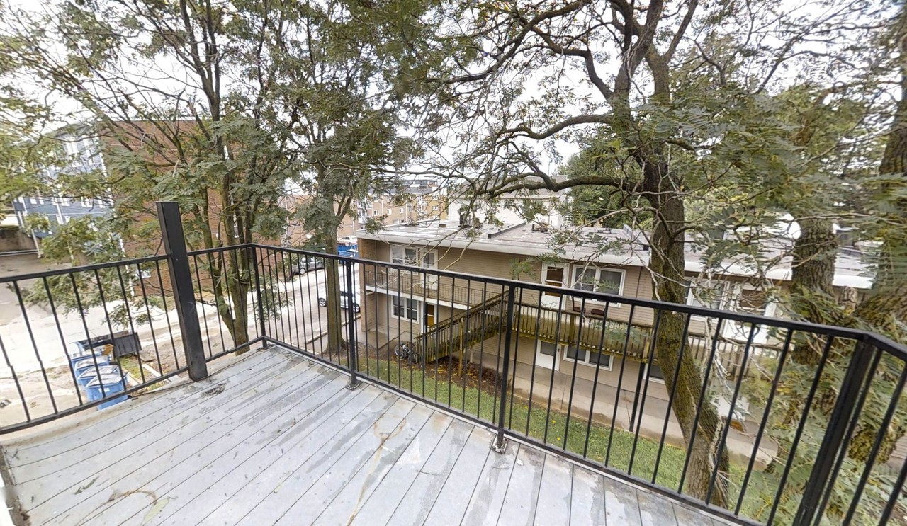 211 E Clark - Photo 3 of 44