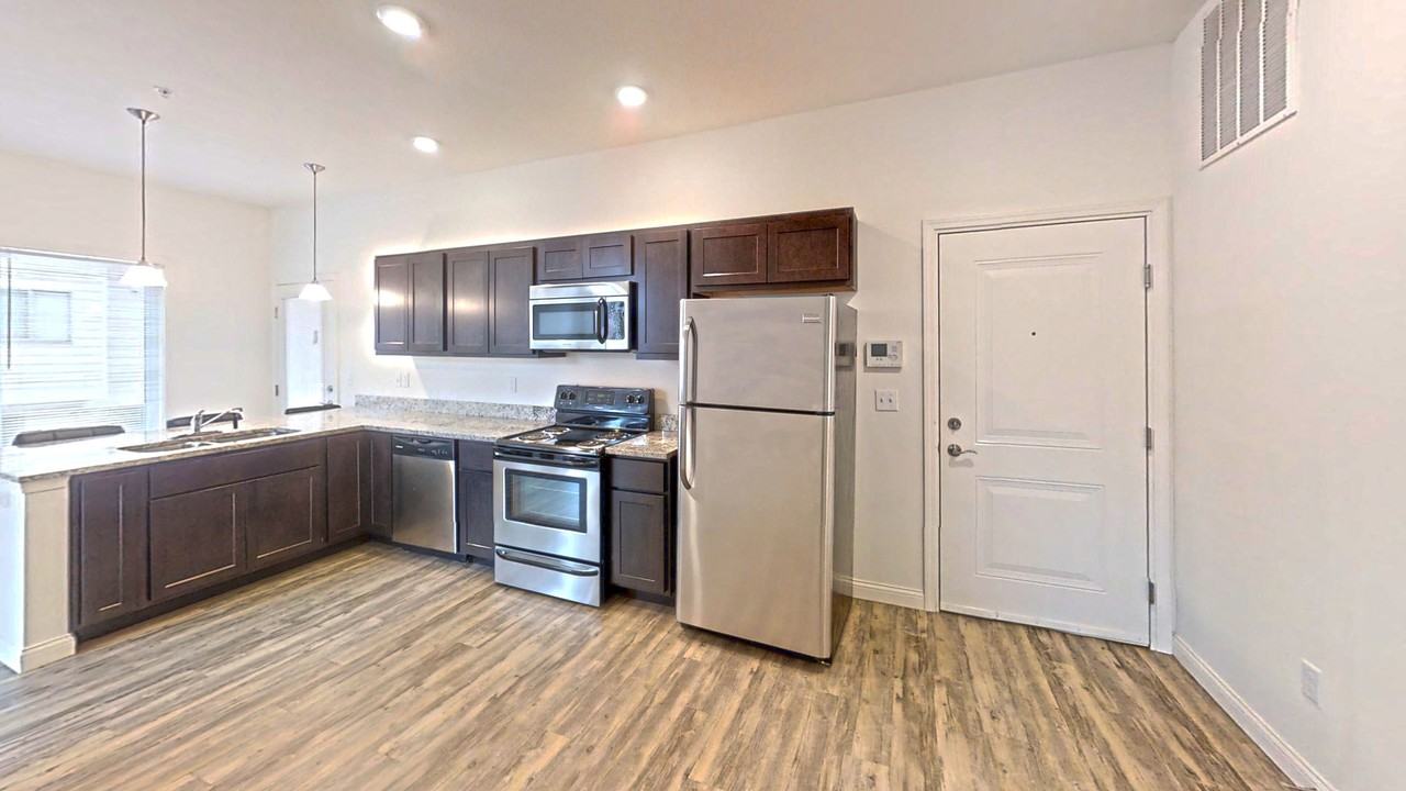 204 S Fifth St - Photo 5 of 45