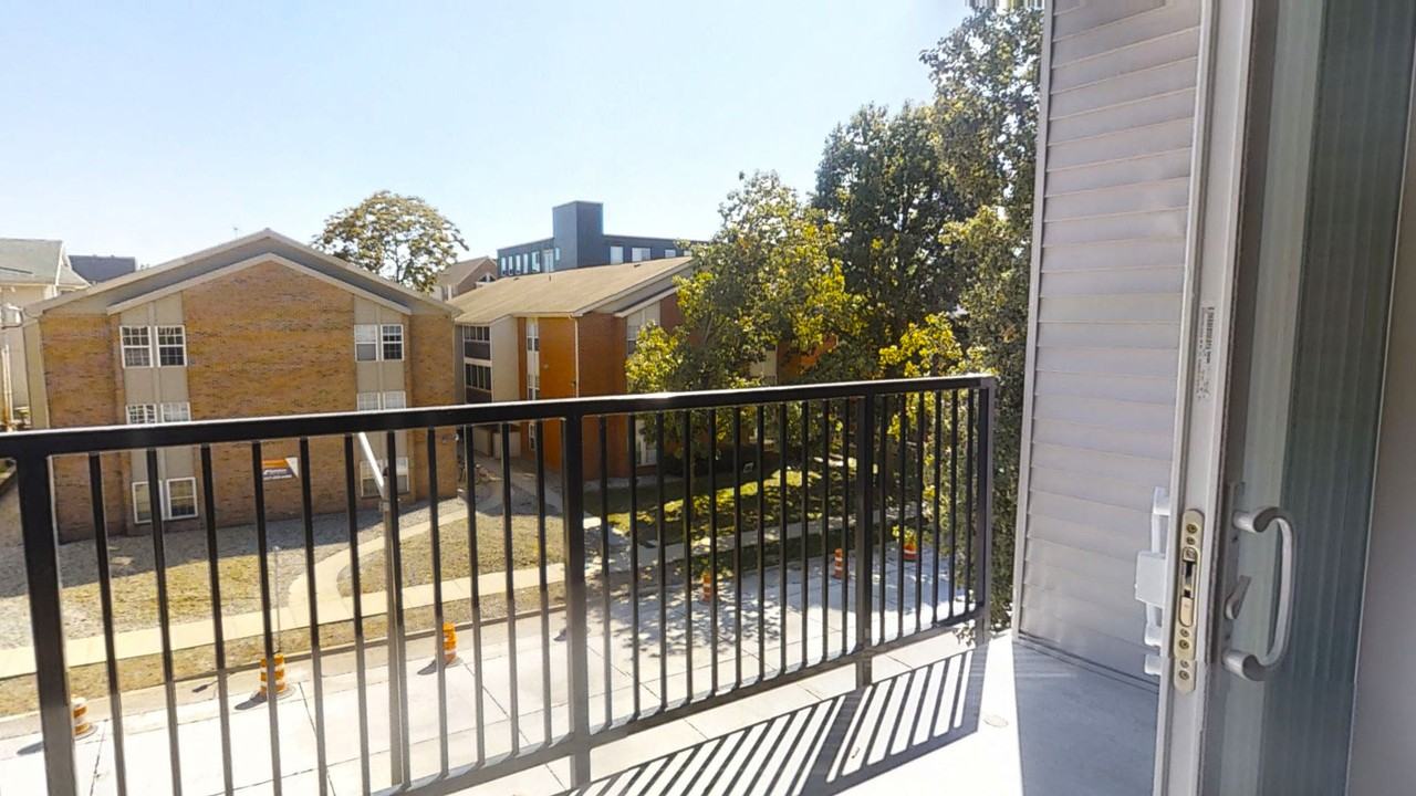 108 E Daniel St - Photo 4 of 50