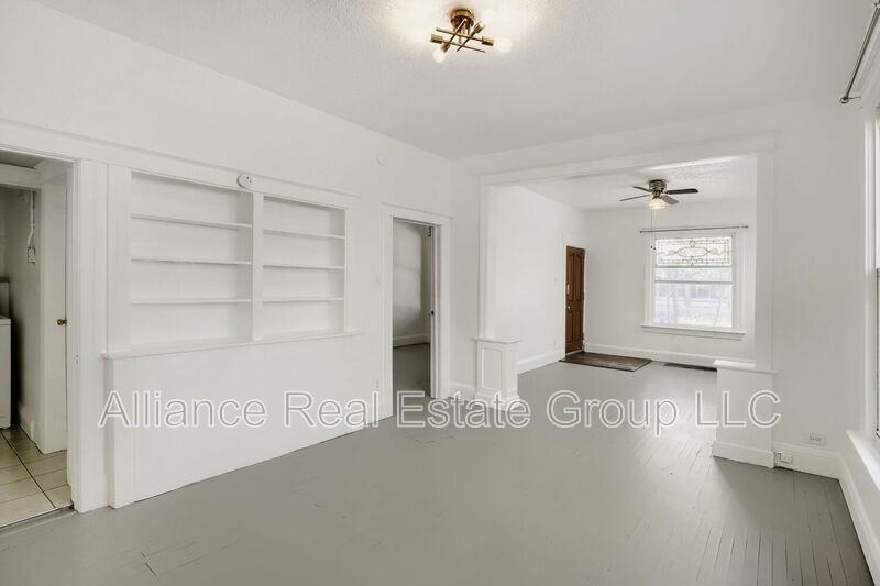 490 S Lincoln St - Photo 5 of 10