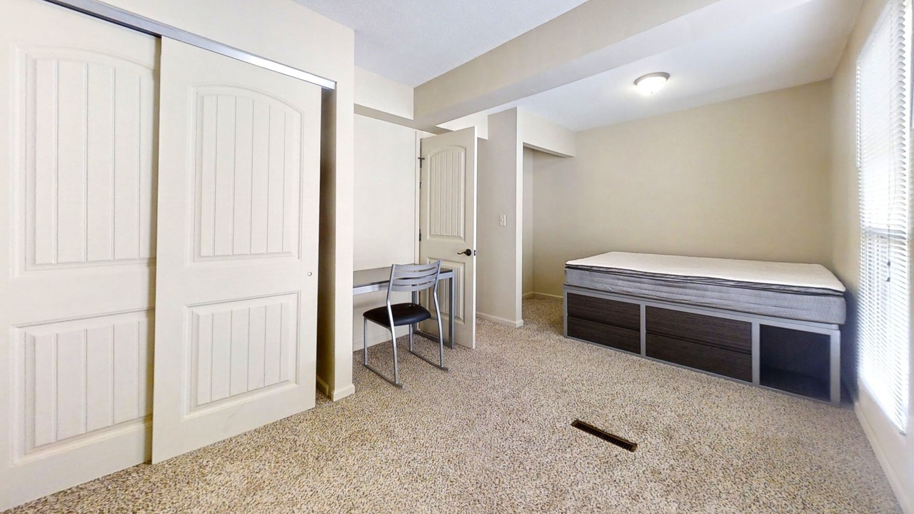 208 E White - Photo 3 of 50