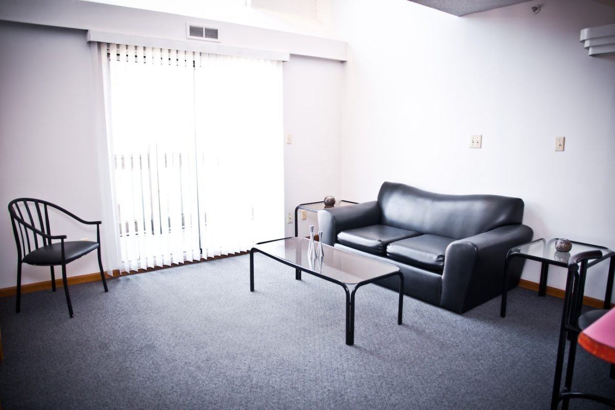 808 S Oak St - Photo 2 of 16