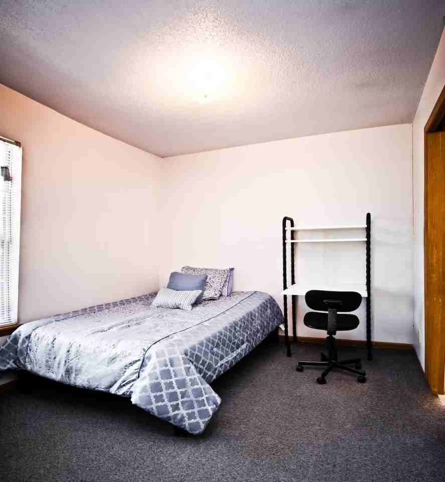 808 S Oak St - Photo 7 of 16
