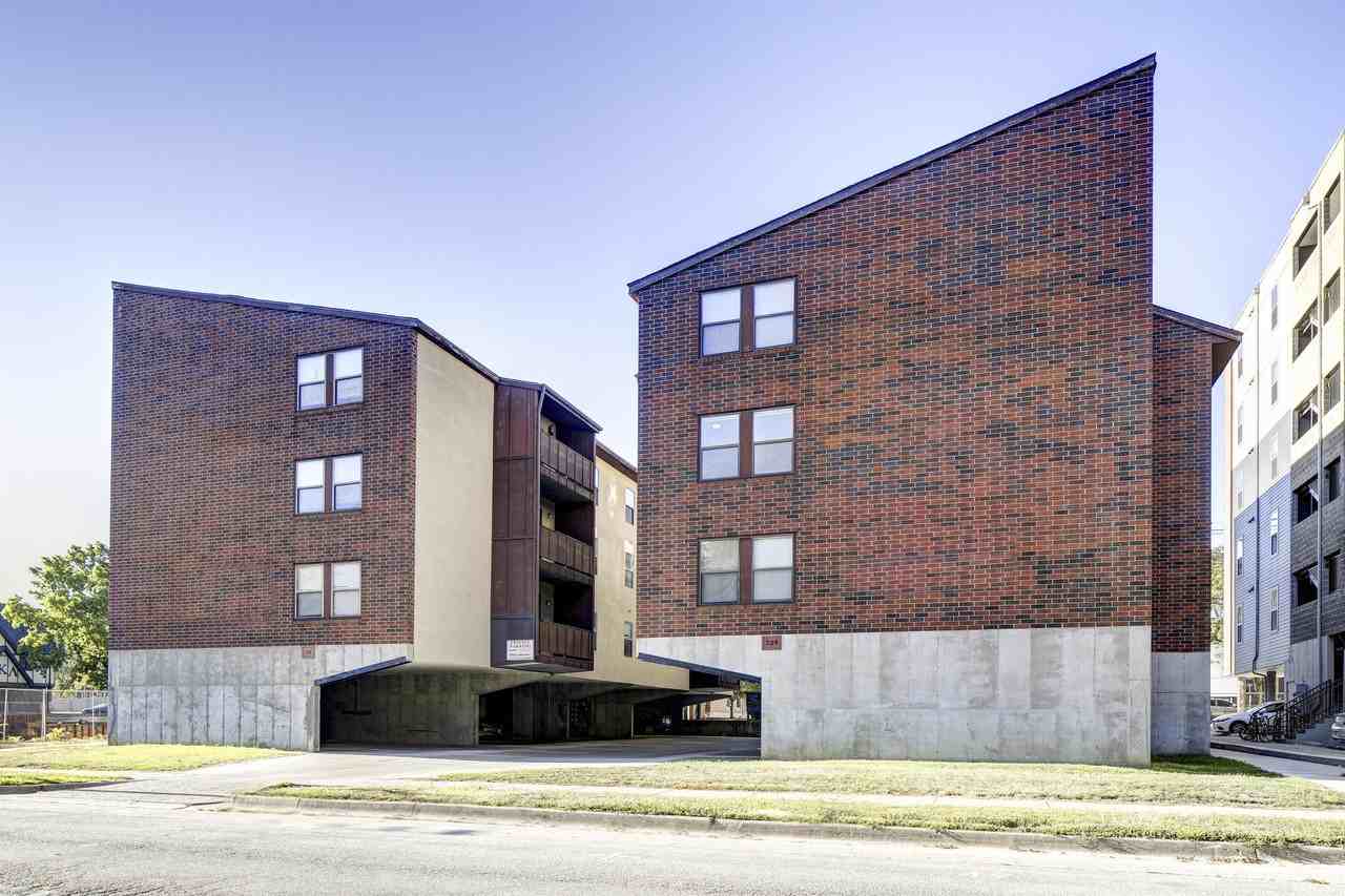 309 E Daniel St - Photo 6 of 12