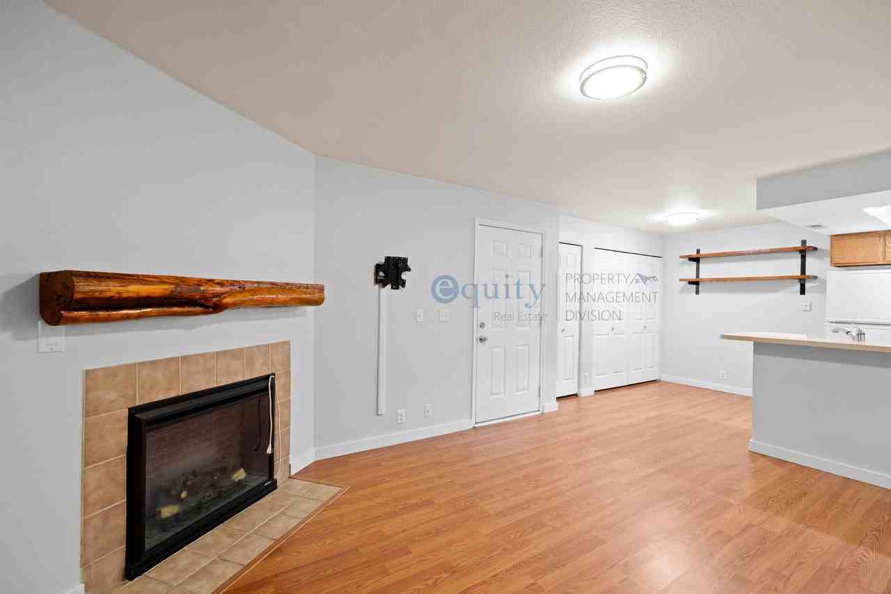 989 Creekhill Ln - FO - Photo 4 of 21