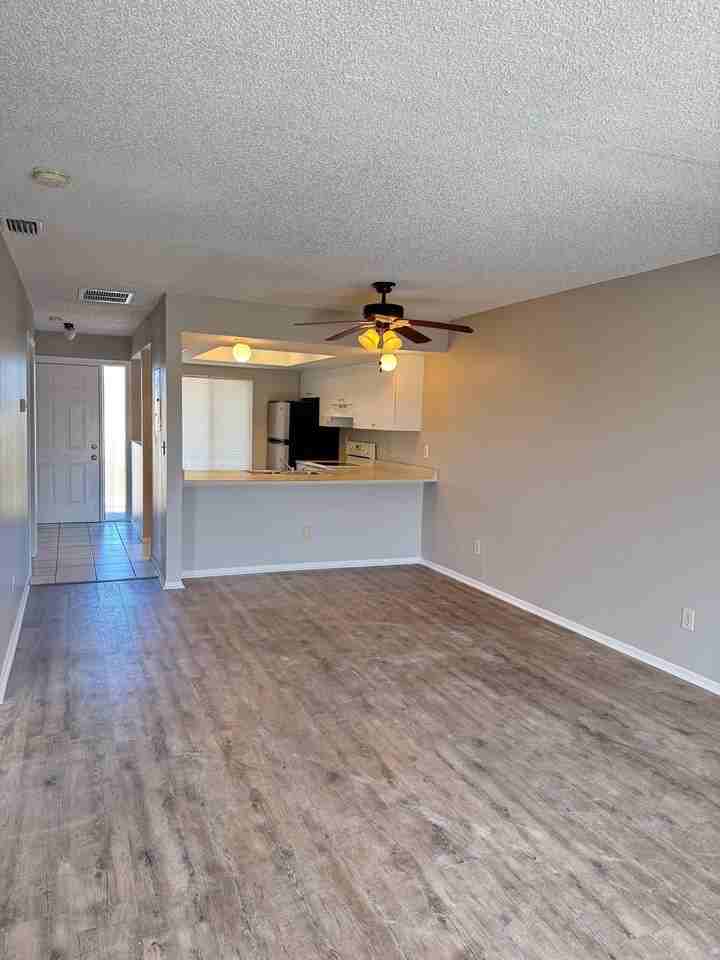 619 SE 13th Ave - Photo 2 of 8