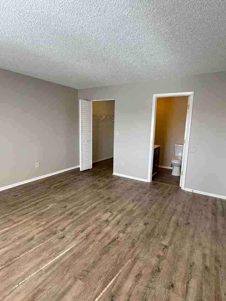 619 SE 13th Ave - Photo 4 of 8
