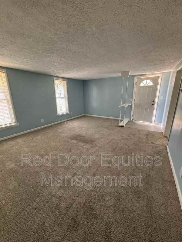 1215 N Columbus St #D - Photo 2 of 9