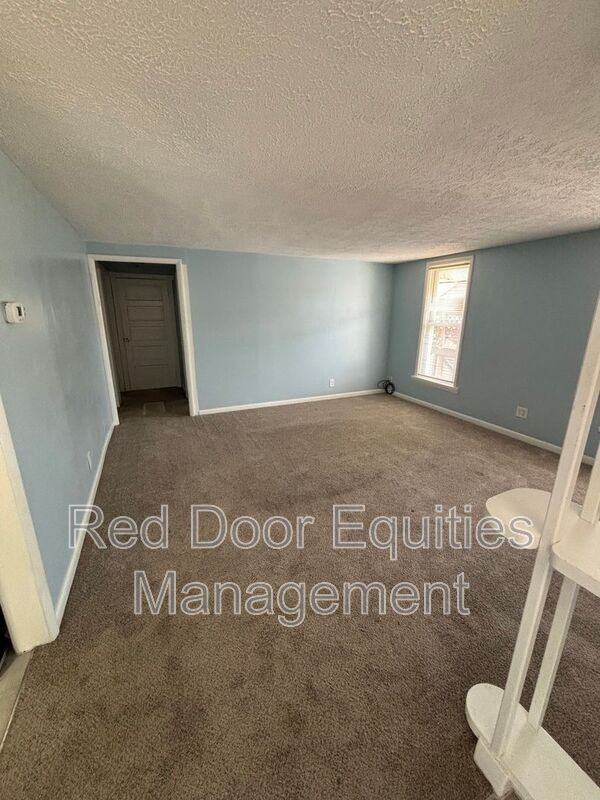 1215 N Columbus St #D - Photo 4 of 9