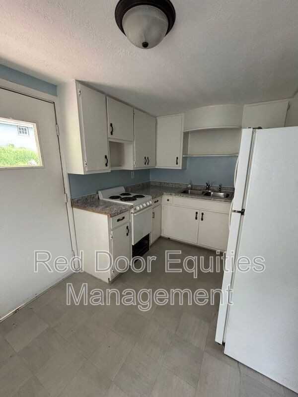 1215 N Columbus St #D - Photo 5 of 9