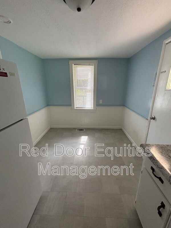 1215 N Columbus St #D - Photo 6 of 9