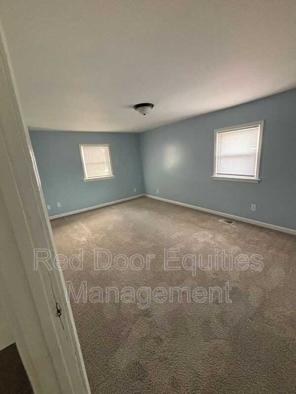 1215 N Columbus St #D - Photo 7 of 9