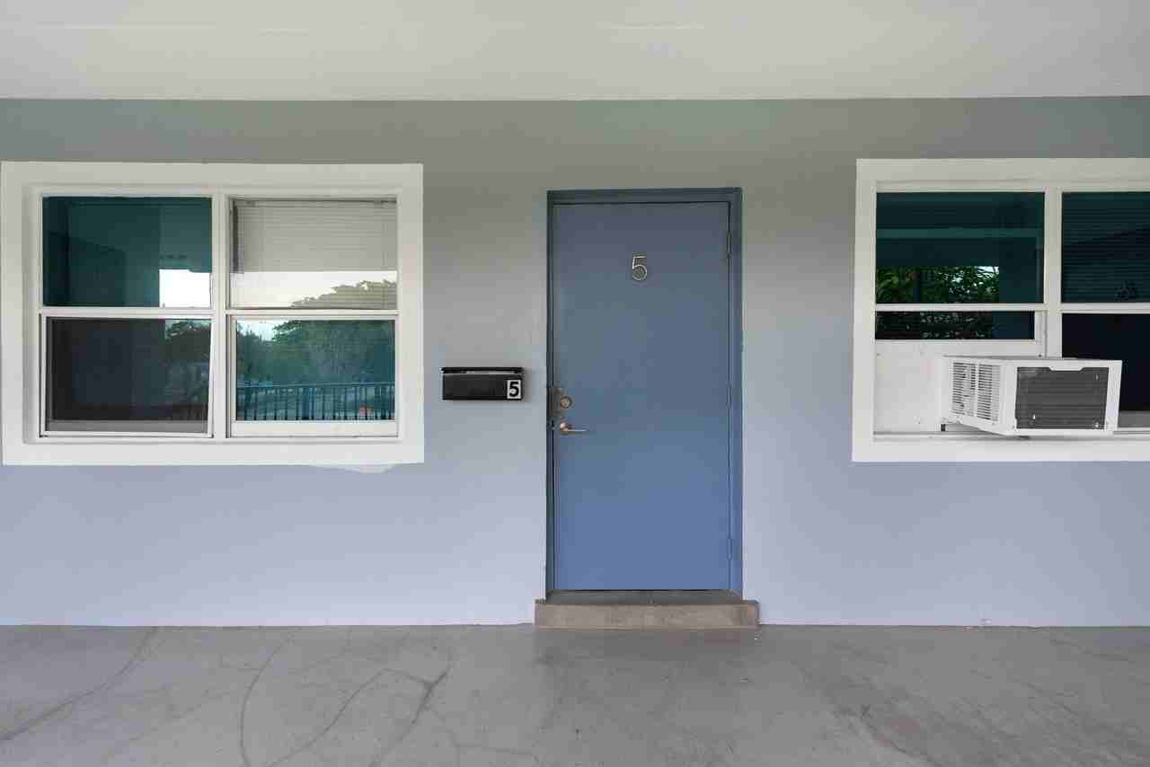 515 N Sapodilla Ave - Unit 5 - Photo 3 of 25
