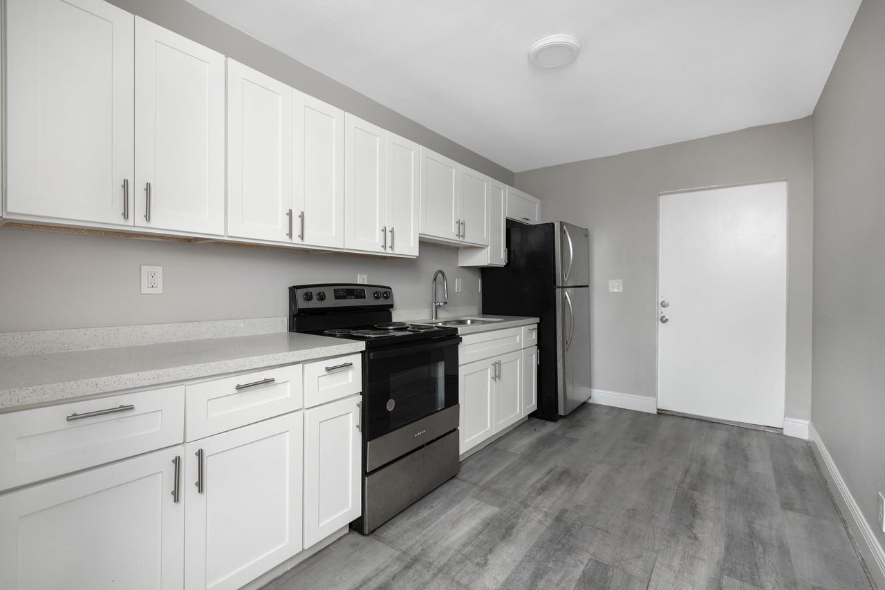 515 N Sapodilla Ave - Unit 5 - Photo 5 of 25
