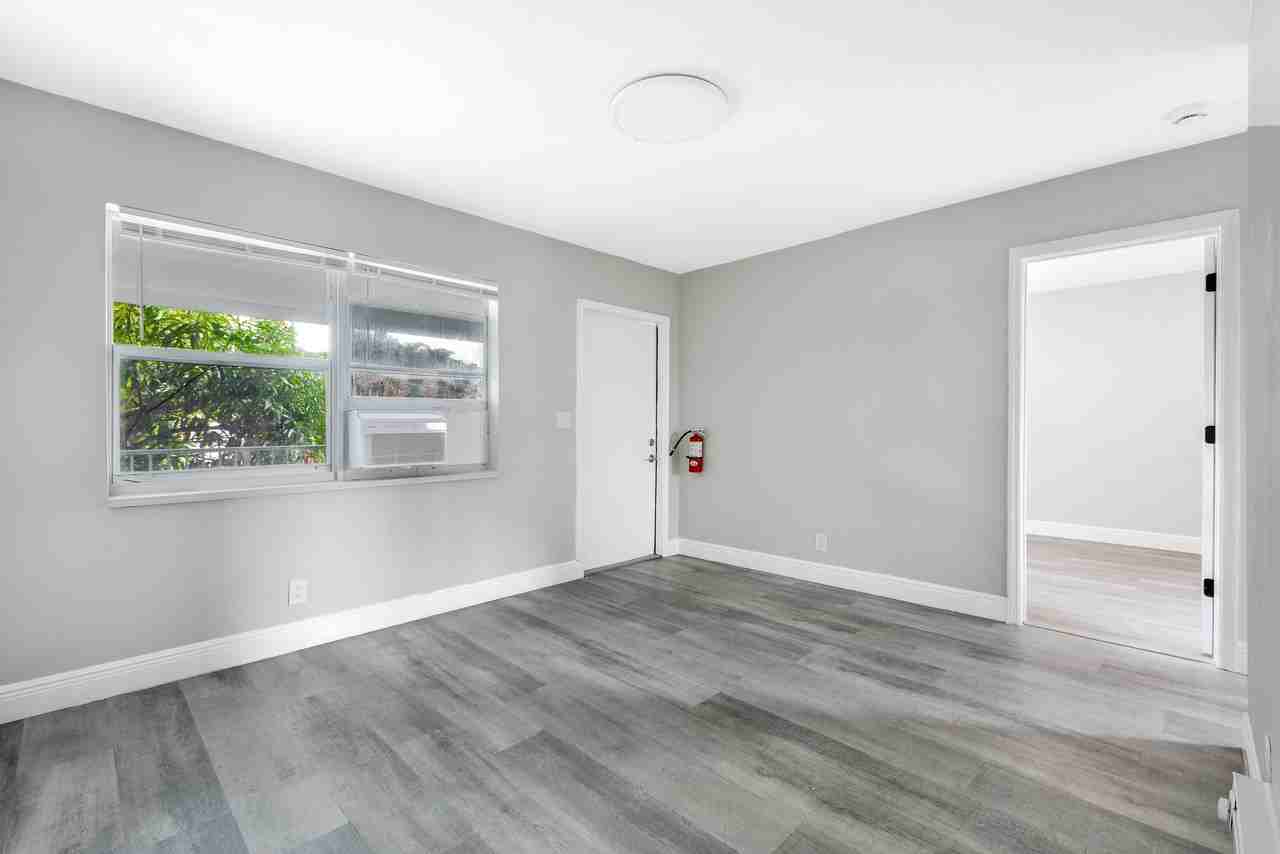515 N Sapodilla Ave - Unit 5 - Photo 7 of 25