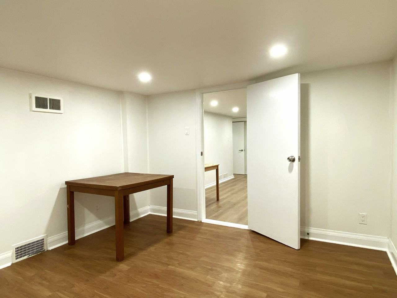 319 Woodmount Avenue - Photo 6 of 9