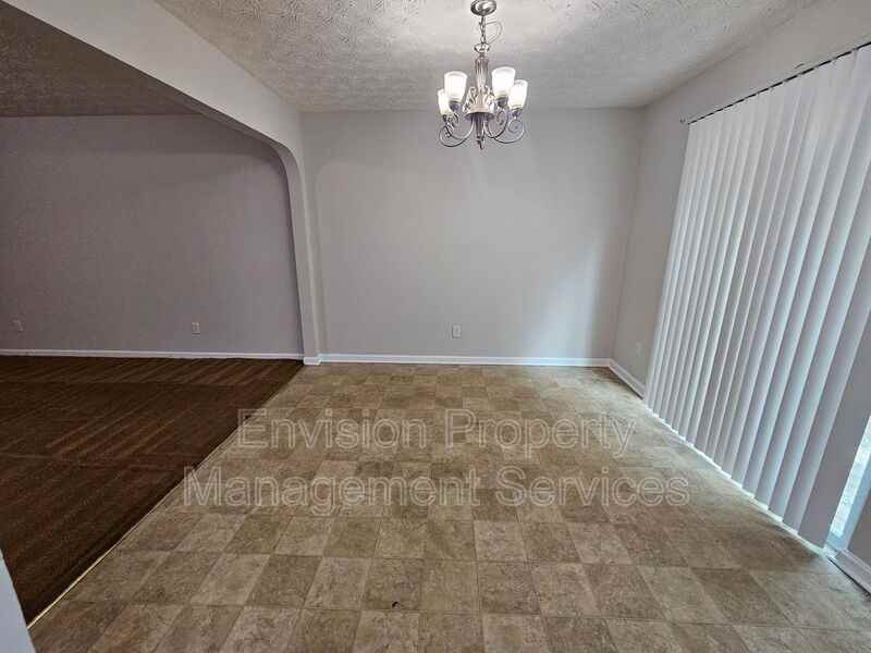 678 Georgetown Ct - Photo 4 of 27