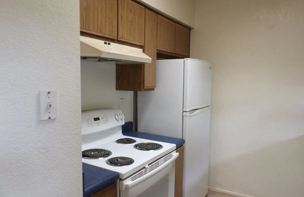 1380 // 3445 N Fremont Ave #1 - Photo 4 of 9