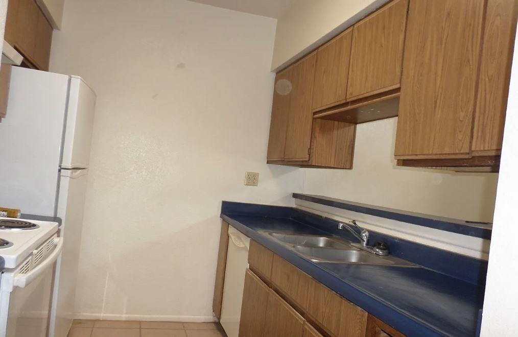 1380 // 3445 N Fremont Ave #1 - Photo 5 of 9