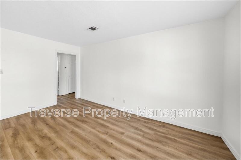 5025 Catalpa St - Photo 4 of 21