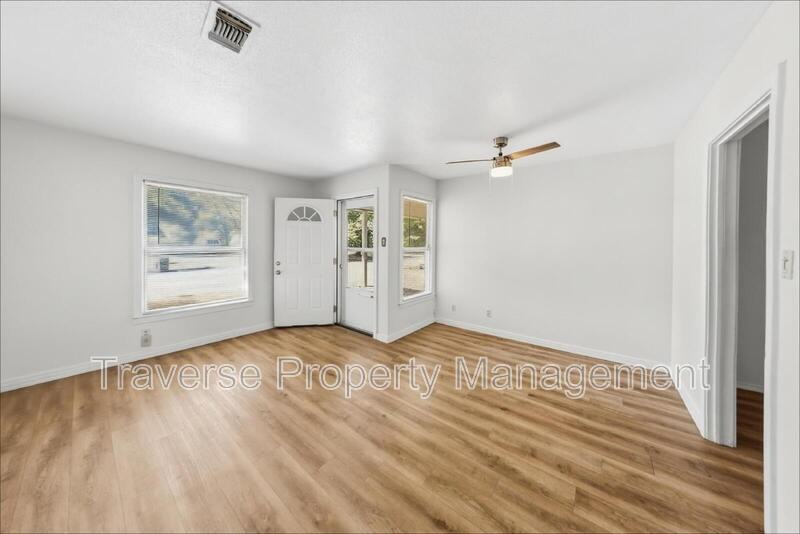 5025 Catalpa St - Photo 5 of 21