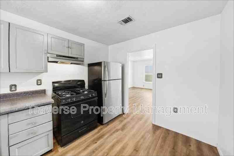 5025 Catalpa St - Photo 7 of 21