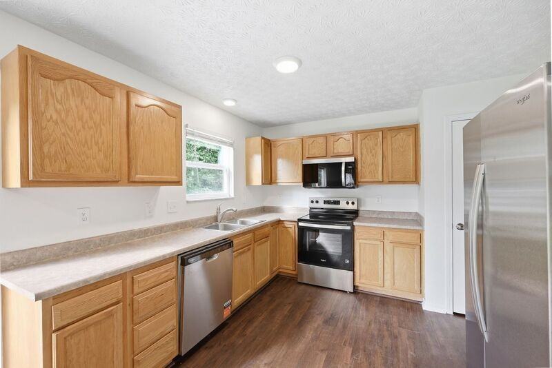 8245 Crete Ln - Photo 4 of 24