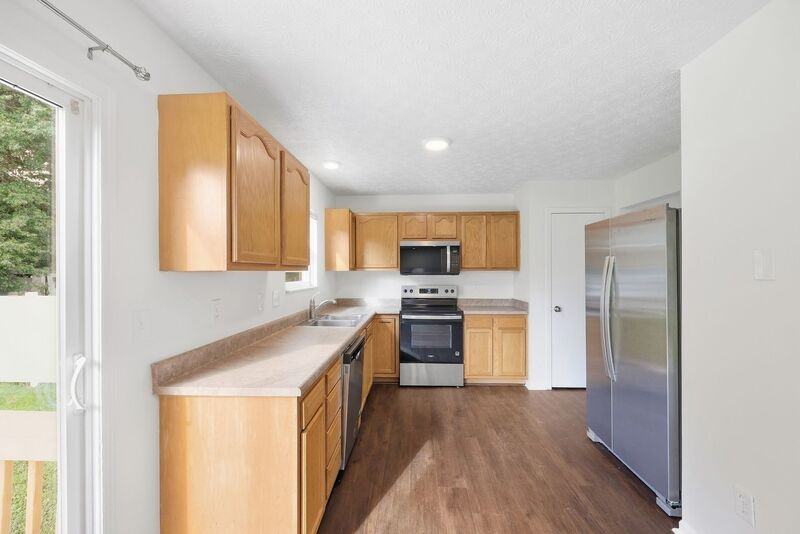 8245 Crete Ln - Photo 5 of 24