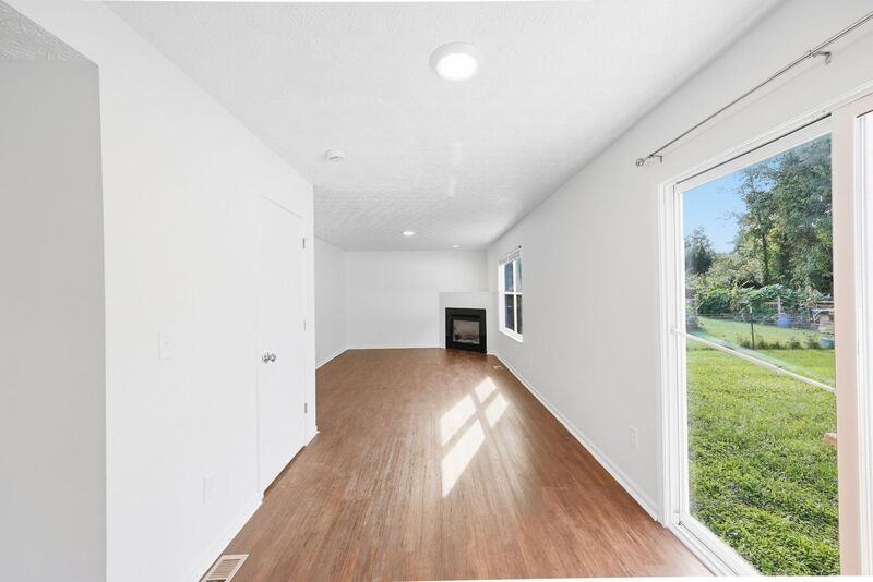 8245 Crete Ln - Photo 6 of 24