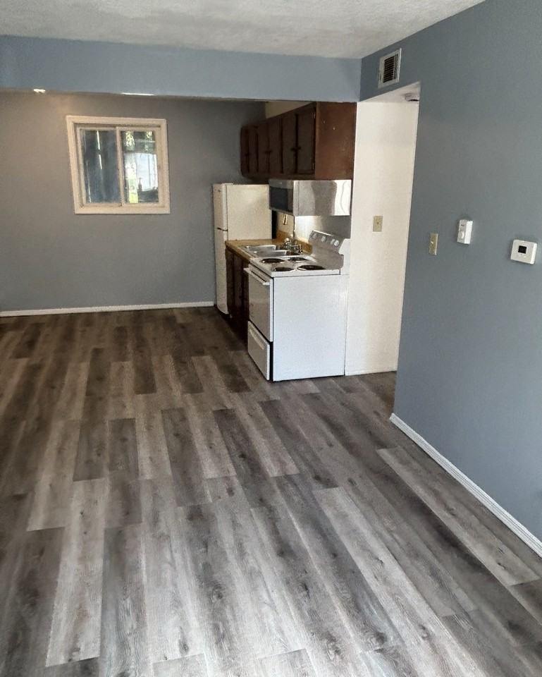 1004 South College Street - Photo 2 of 12