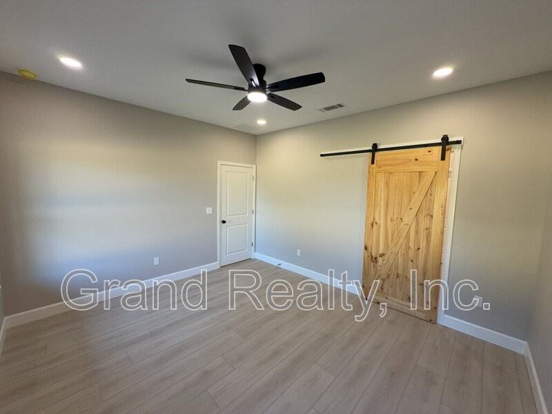 6147 Beverly Ann Cir - Photo 6 of 19