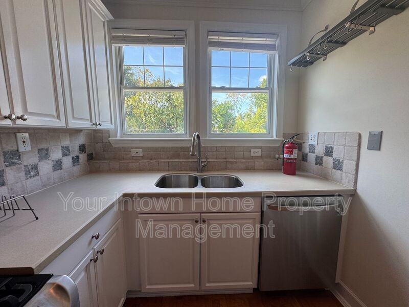 872 Briarcliff Rd Ne #B4 - Photo 7 of 23