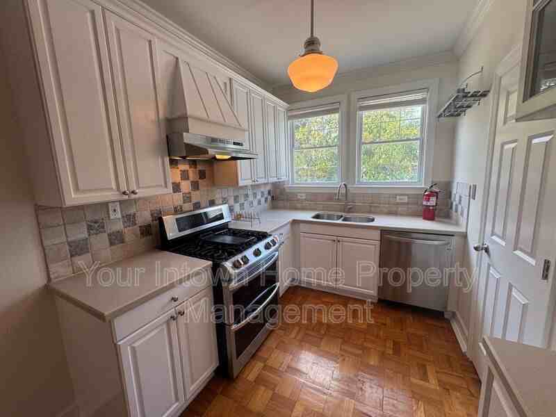 872 Briarcliff Rd Ne #B4 - Photo 4 of 23