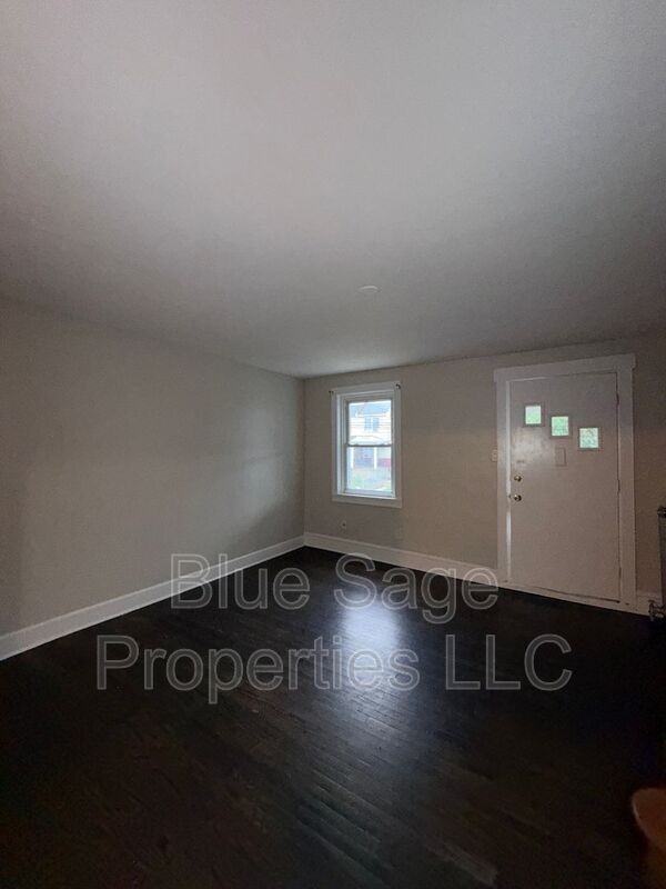 7026 Radbourne Rd - Photo 4 of 23
