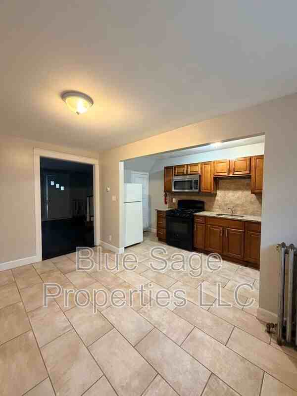 7026 Radbourne Rd - Photo 6 of 23