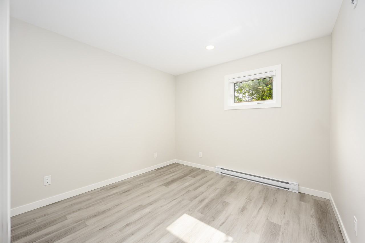 354 Edison Avenue - Photo 5 of 19