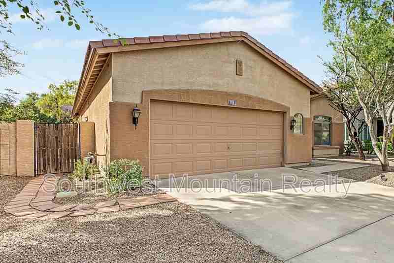 959 E Leo Pl - Photo 4 of 37