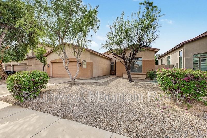 959 E Leo Pl - Photo 5 of 37