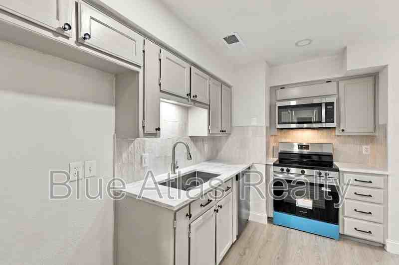 116 Maple St #A - Photo 3 of 25