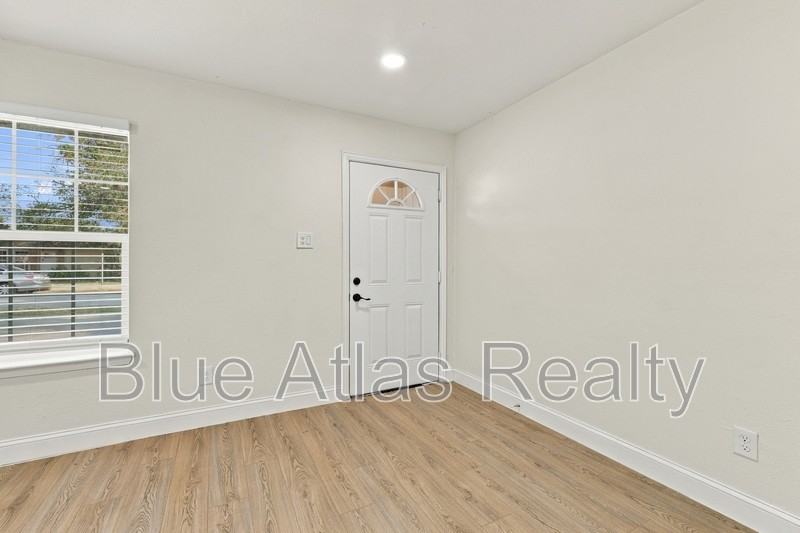 116 Maple St #B - Photo 2 of 25
